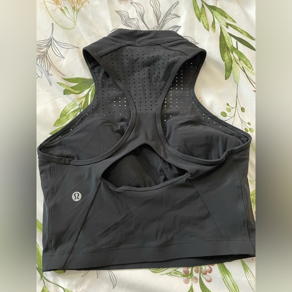 Sports top - Picture 2 of 3